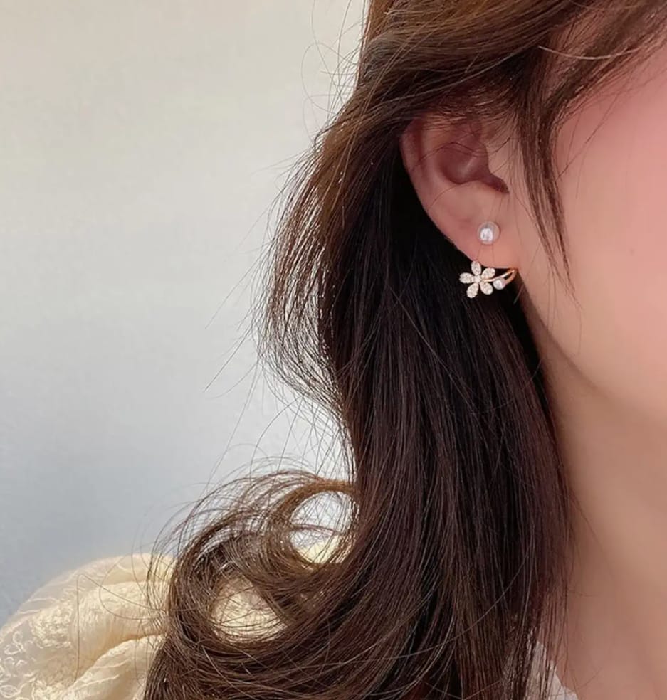 🌸✨ Whisper Bloom Pearl Ear Cuff Set – Blossom Elegance Meets Modern Chic💫🌼
