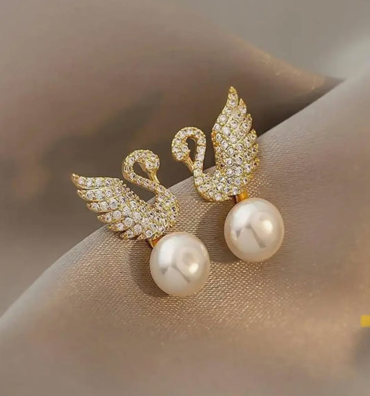 🦢✨ Royal Swan Elegance Earrings – Drenched in Class, Dipped in Dreams 💎🌟