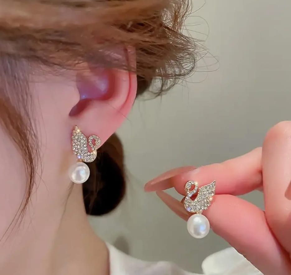 🦢✨ Royal Swan Elegance Earrings – Drenched in Class, Dipped in Dreams 💎🌟