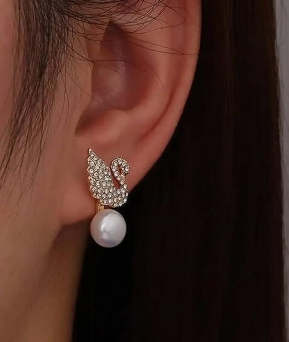 🦢✨ Royal Swan Elegance Earrings – Drenched in Class, Dipped in Dreams 💎🌟