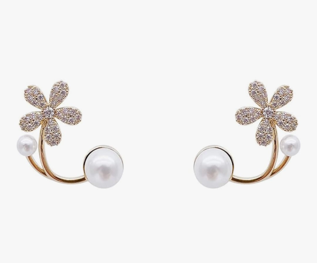 🌸✨ Whisper Bloom Pearl Ear Cuff Set – Blossom Elegance Meets Modern Chic💫🌼
